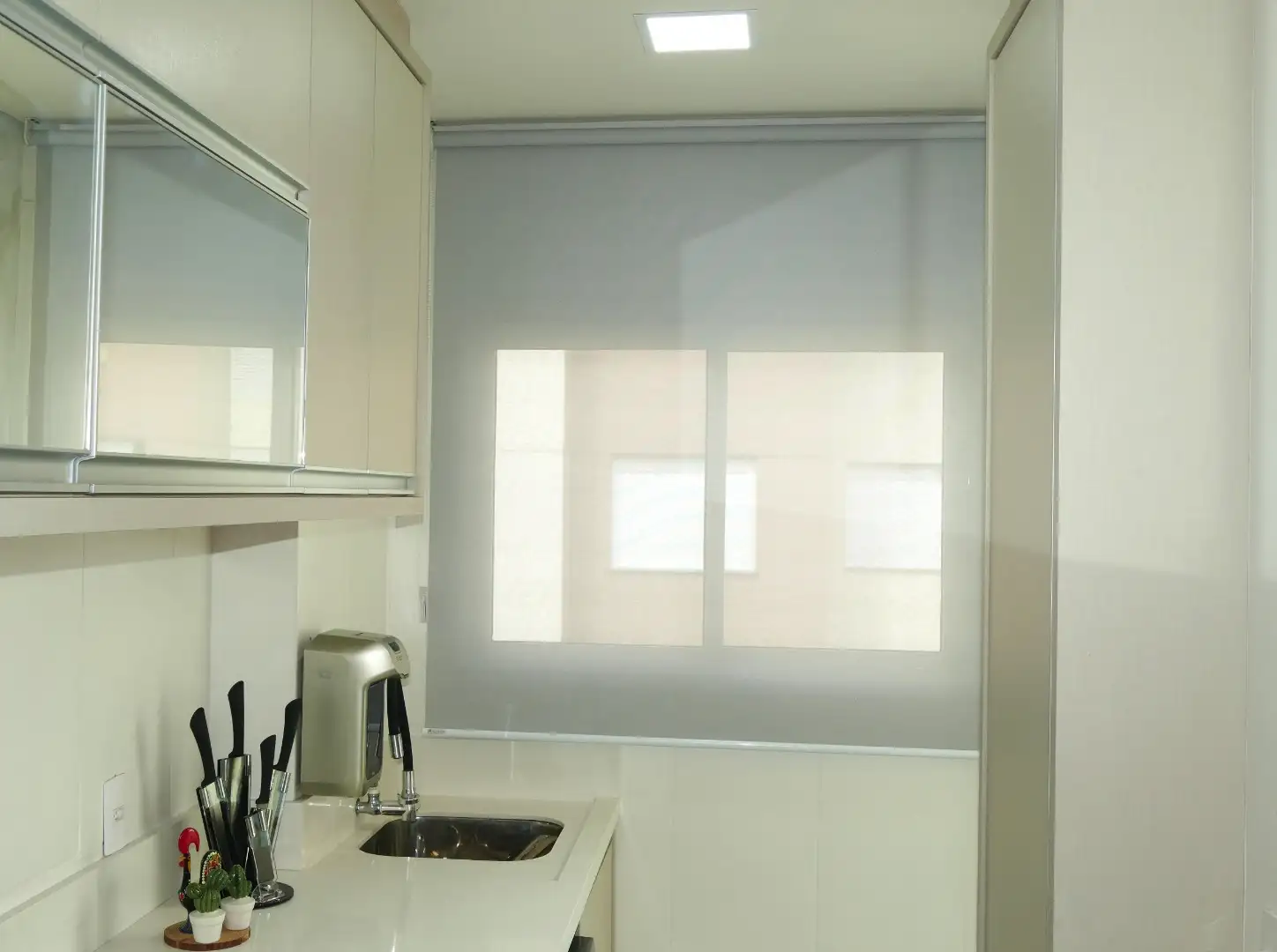 Persiana Rolô Tela Solar 5% Cinza