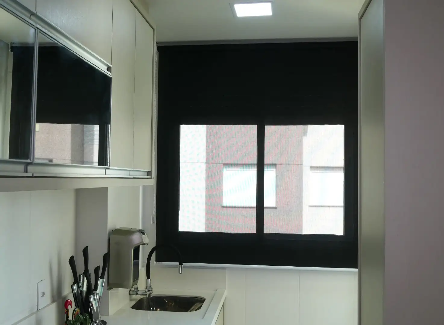 Persiana Rolô Tela Solar 5% Preto