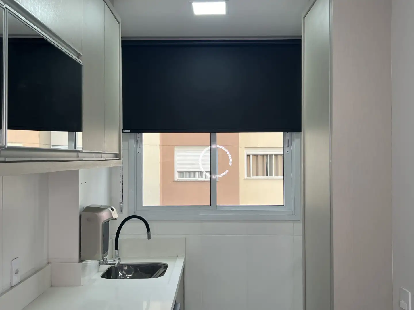 Persiana Rolô Blackout Pinpoint Preto