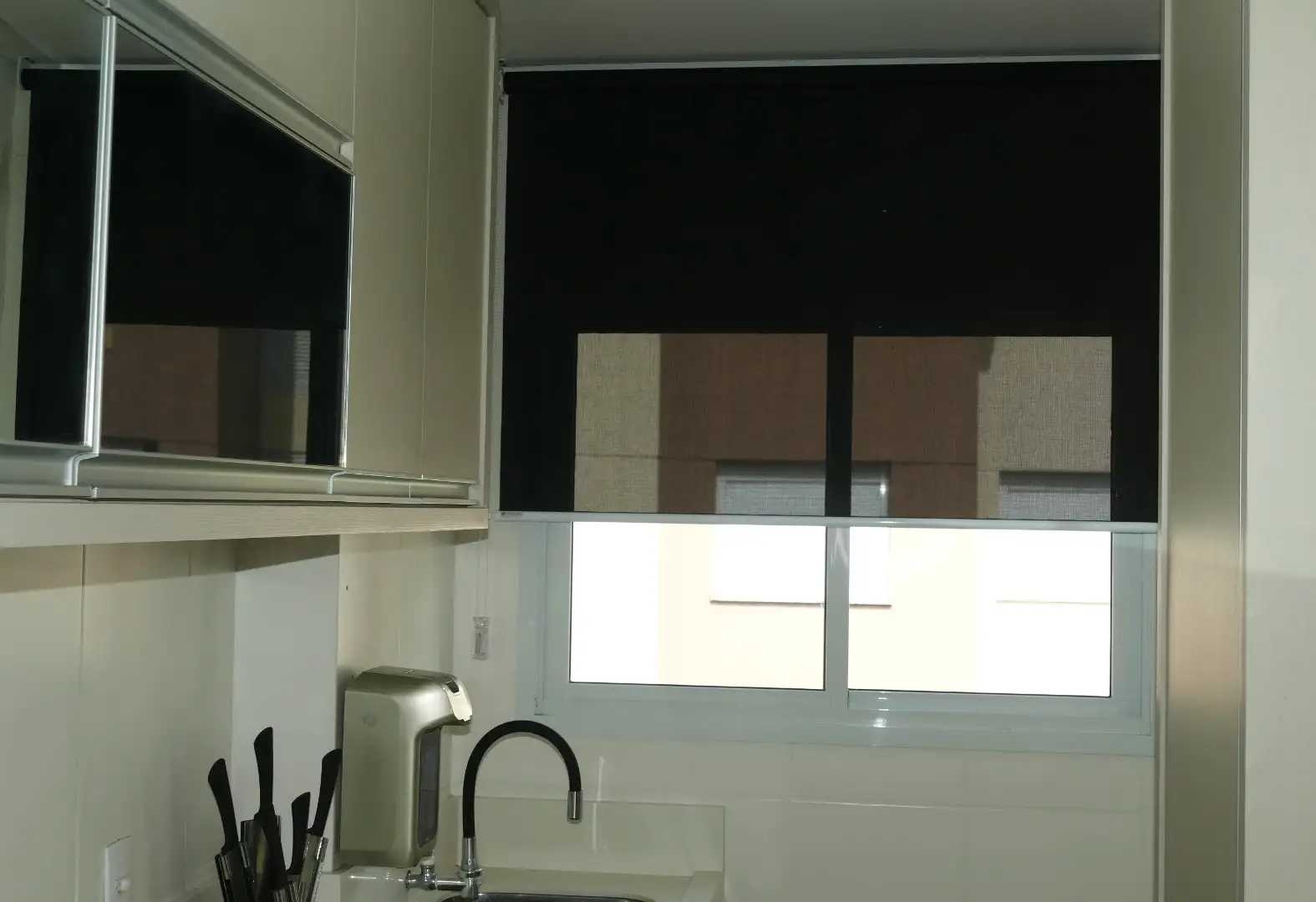 Persiana Rolô Tela Solar 5% Preto