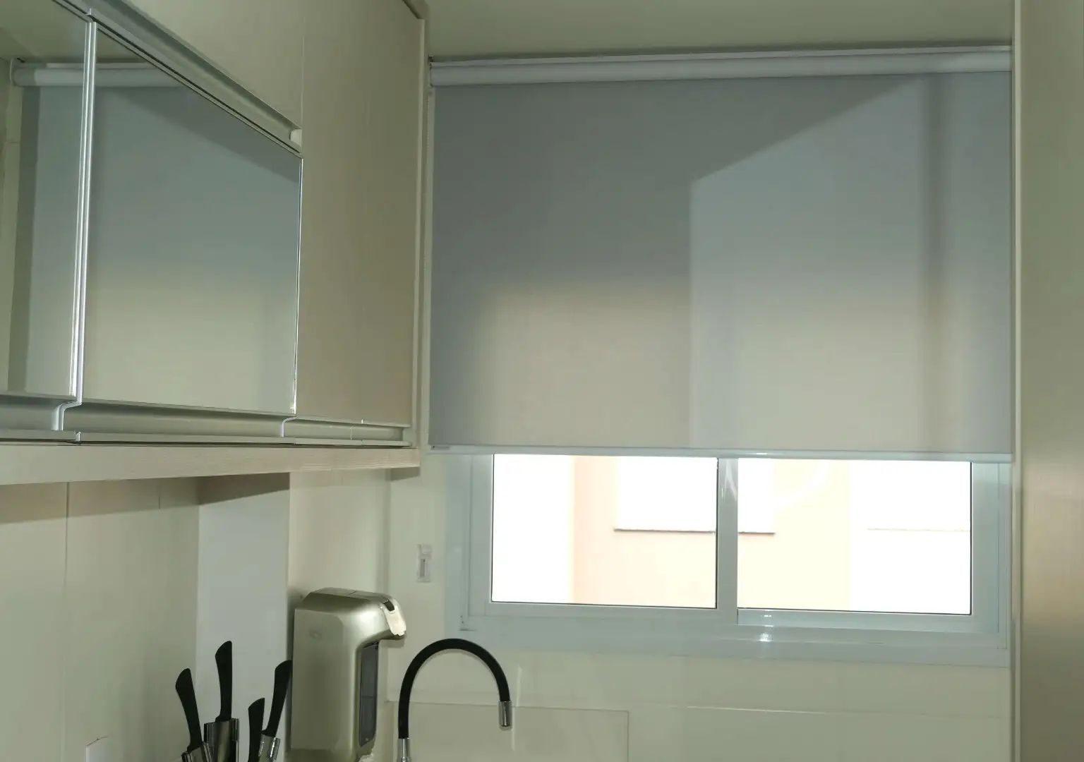 Persiana Rolô Tela Solar 1% Cinza